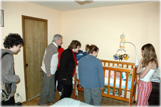 Els� pillant�s a legkisebb unok�ra