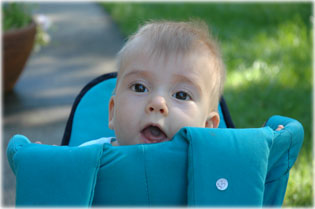 R&eacute;zi in the backpack