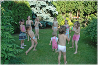 Robban� vizes labda