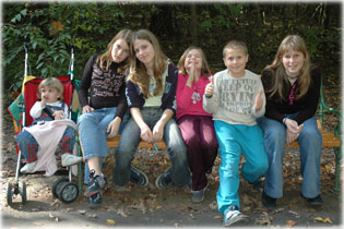 Csajok az unokatestv�reikkel