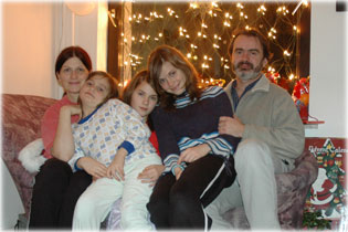 A csal�d. Te m�r alszik.