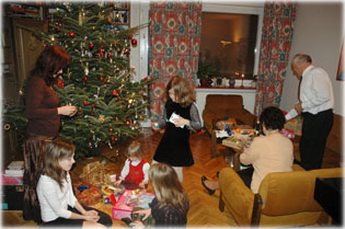 Aj�nd�k bontogat� csal�d