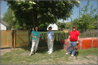 Ju, Lois �s John Crowe �pusztaszeren