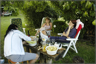 F�z�s a k�rtefa alatt